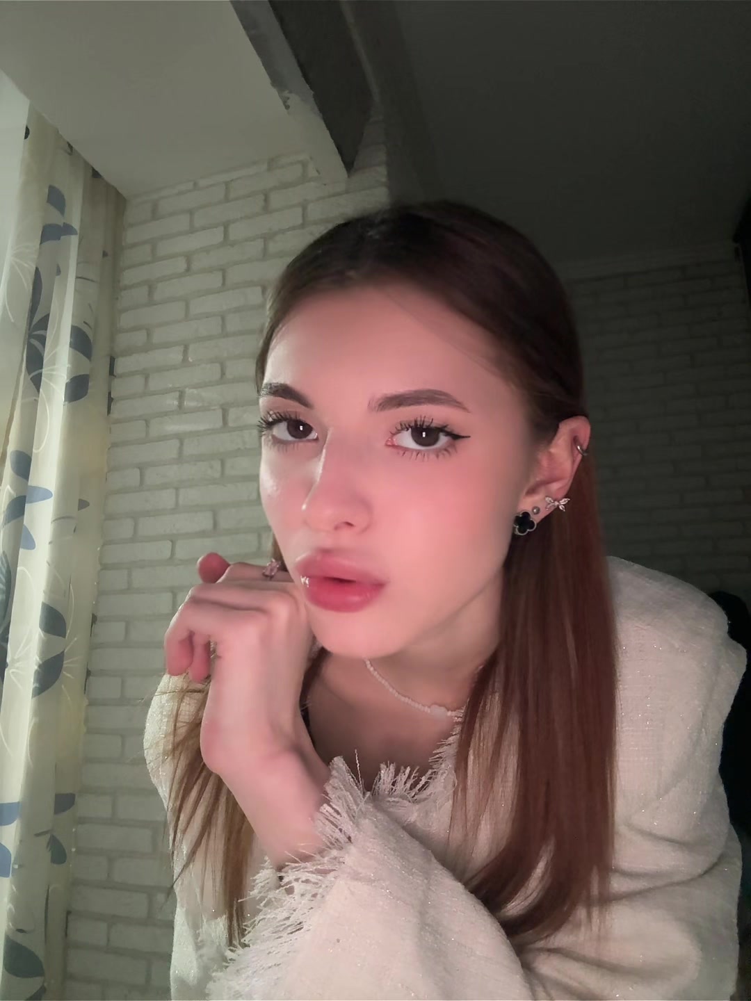 @👅