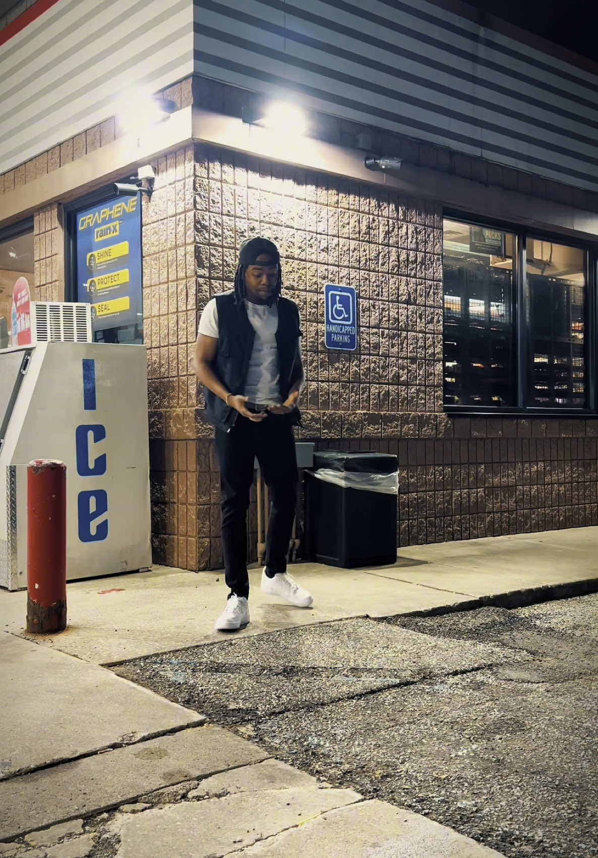 @TheFamousAr