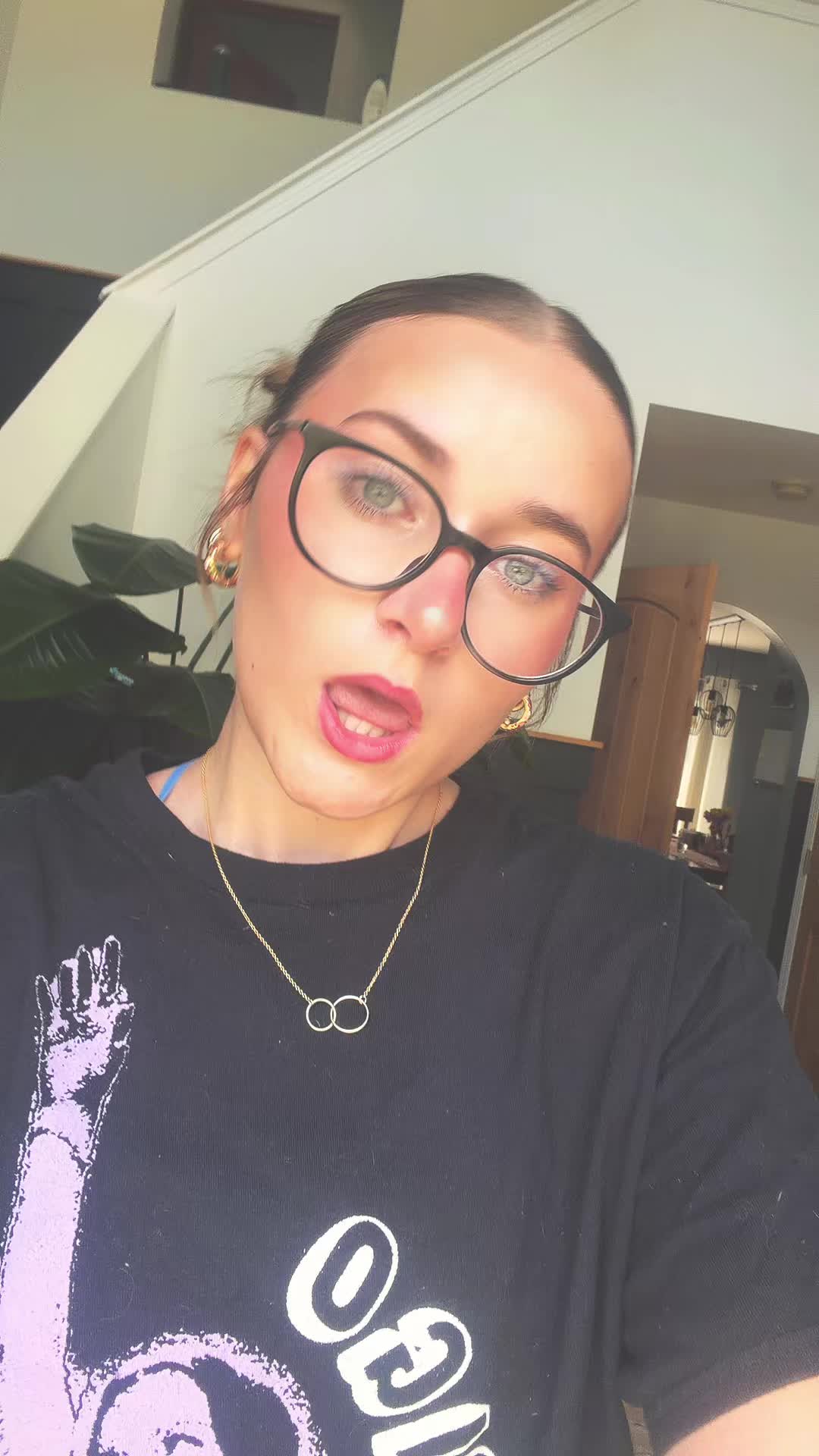 @🦄