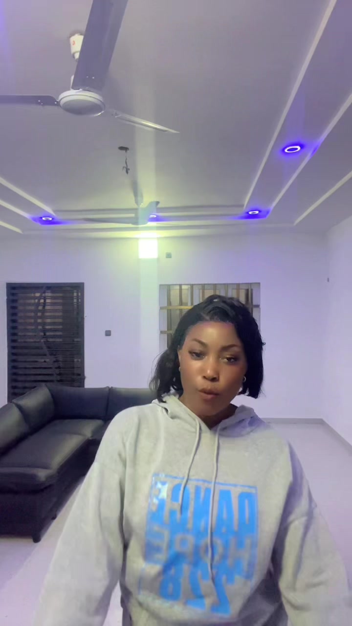 @Christelle Miller💜🇫🇷🇹🇬