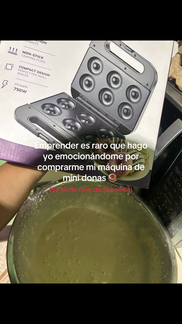 @Stacy Mendoza / Manicurista