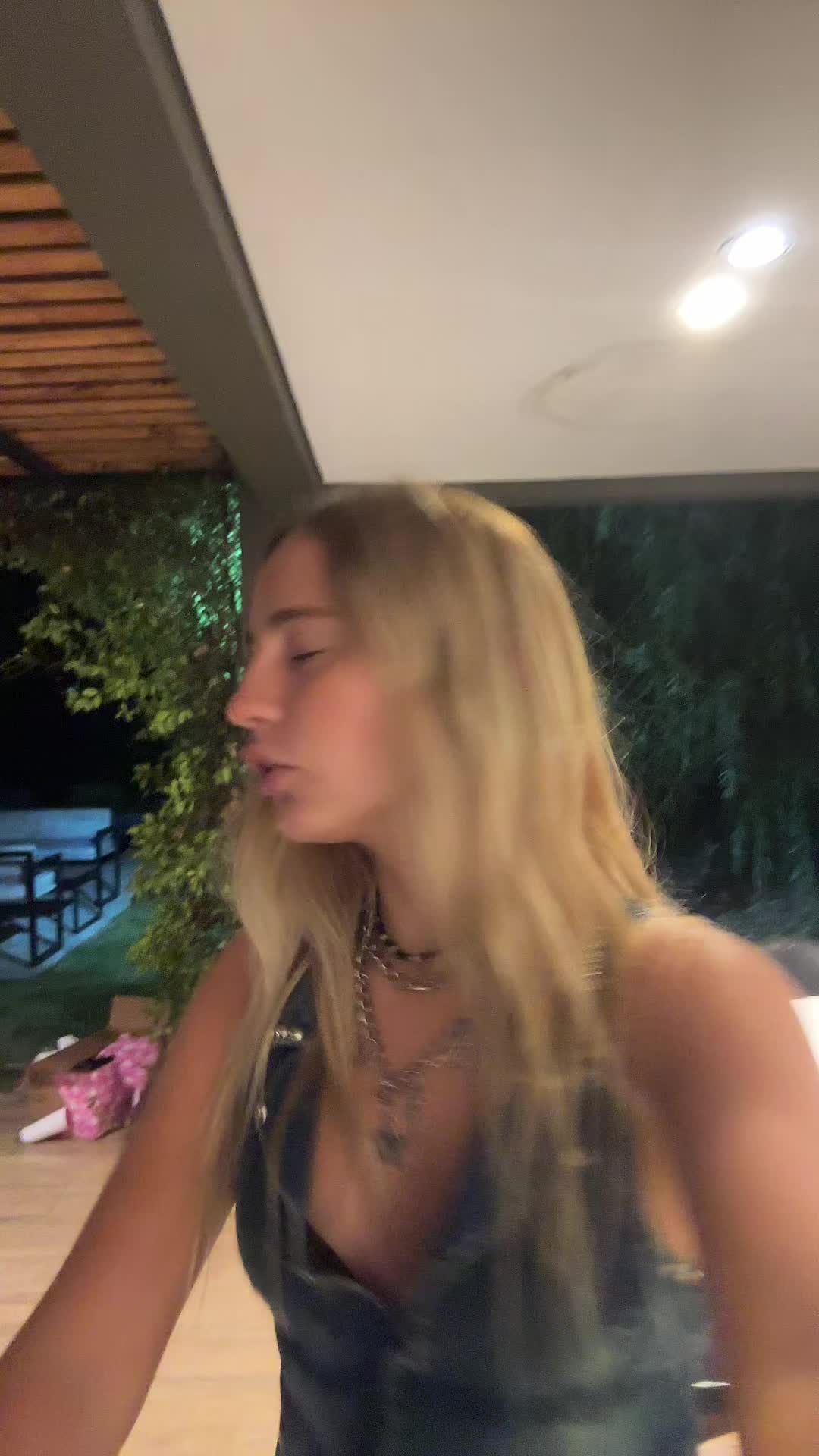 @manumey_