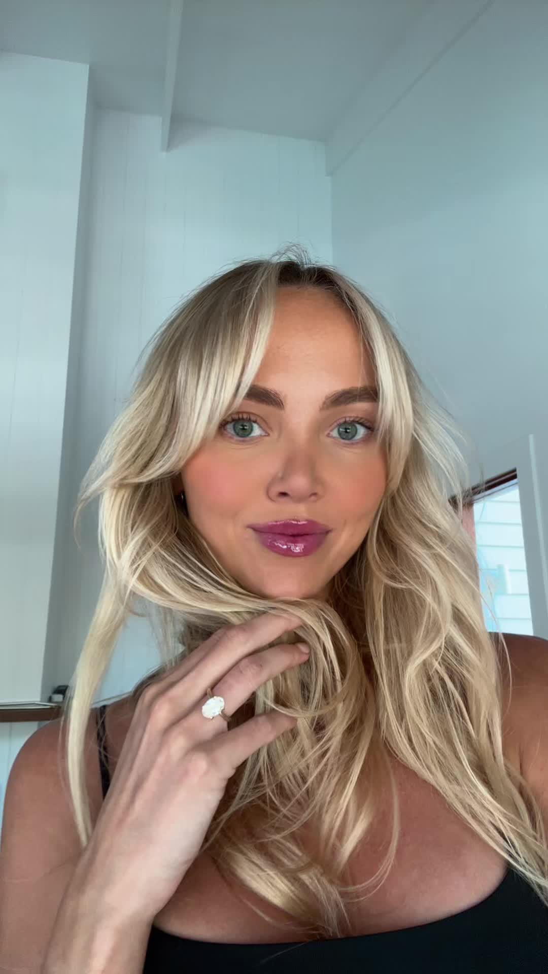 @annieknight28
