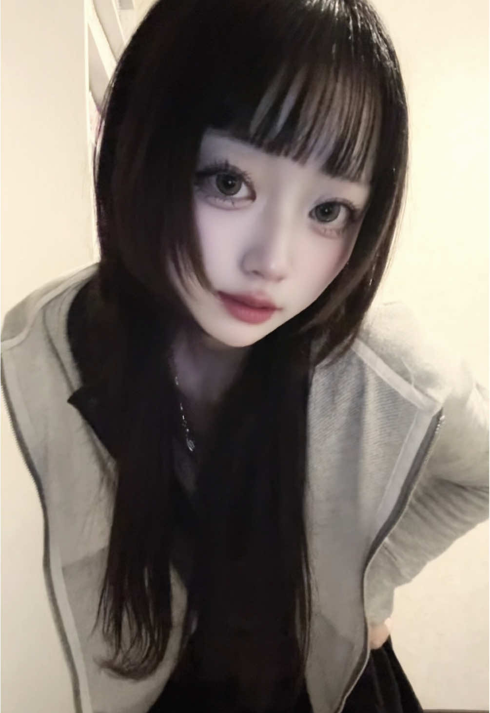 @か
