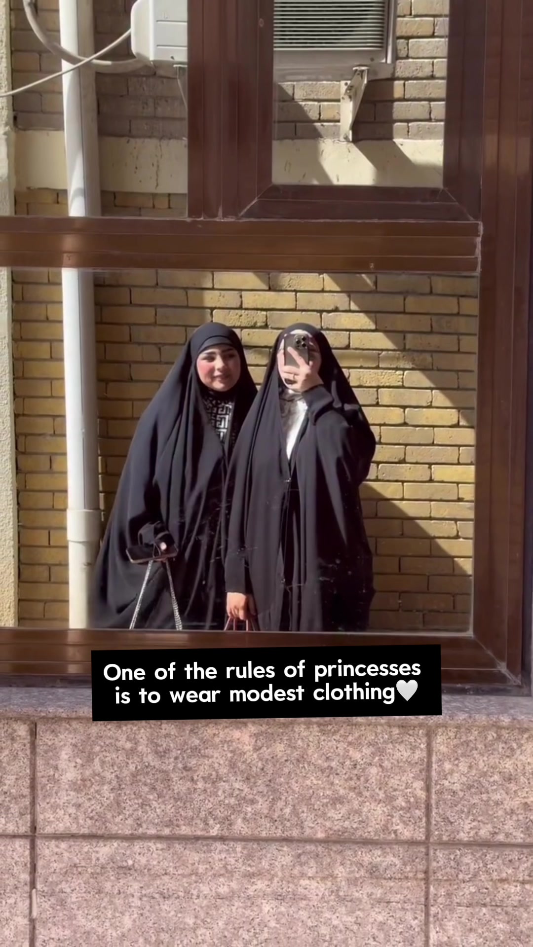 @Raziahijabs.com