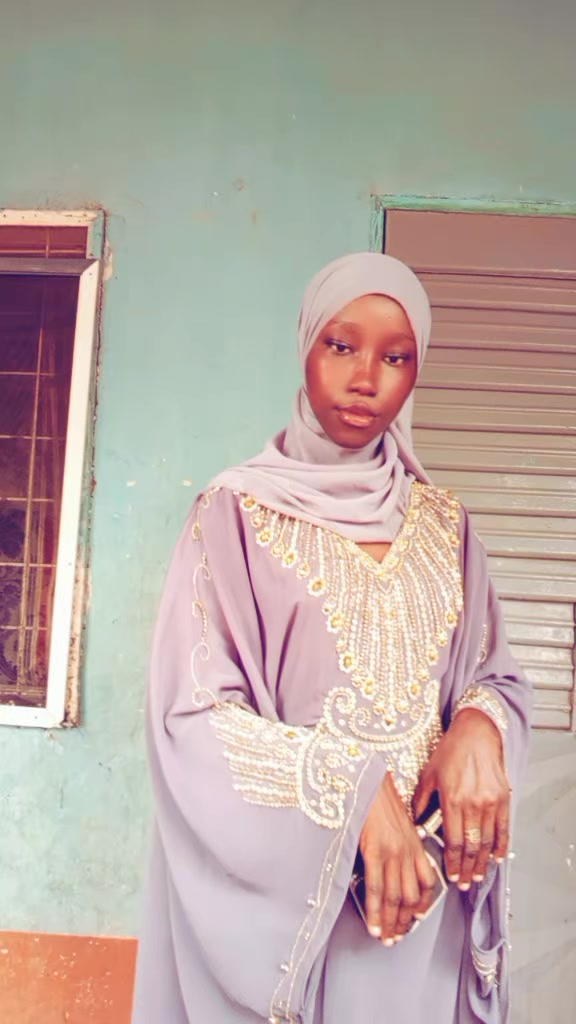 @Female Pa Ebou 💯😜