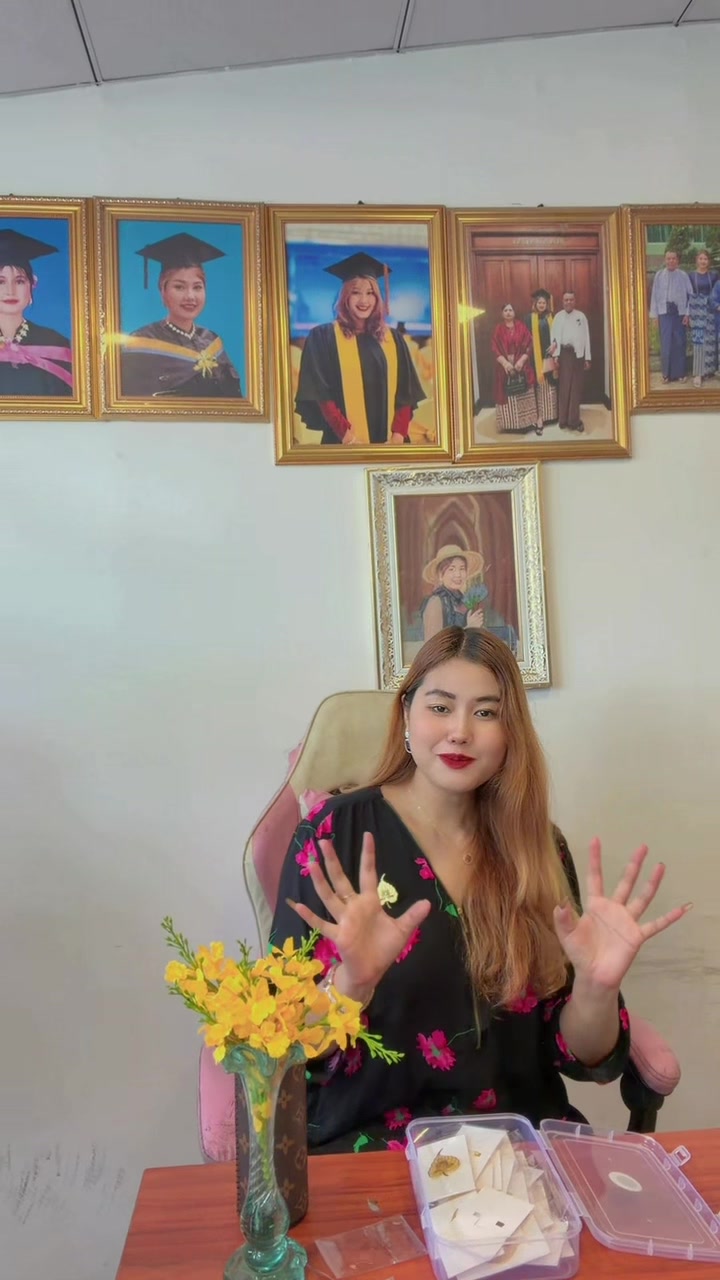 @MyatNoeKhaing🖤(မြတ်နိုးအိမ်)