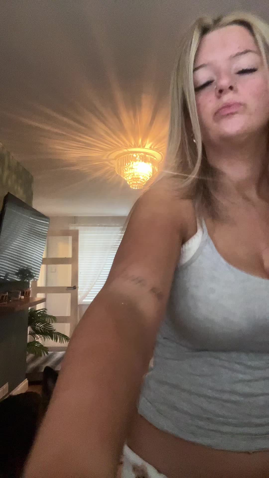 @😚😚