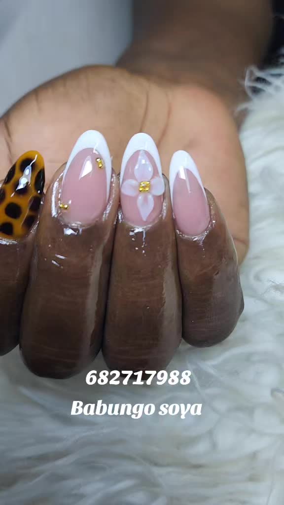 @Lashes and nails in Limbe