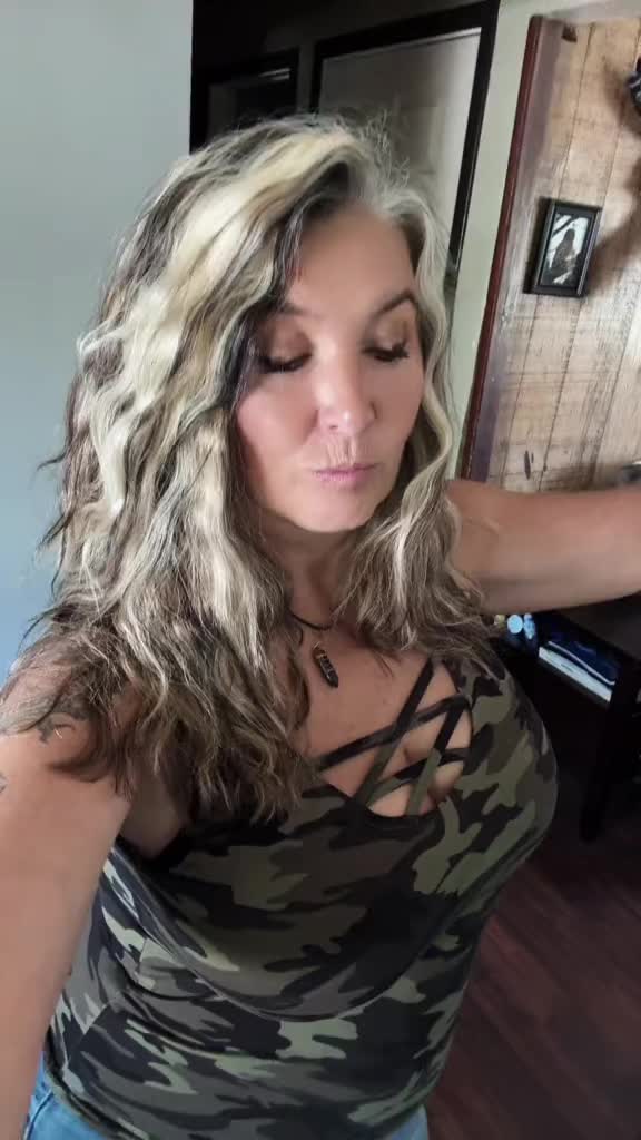 @JulieMarieRiggs