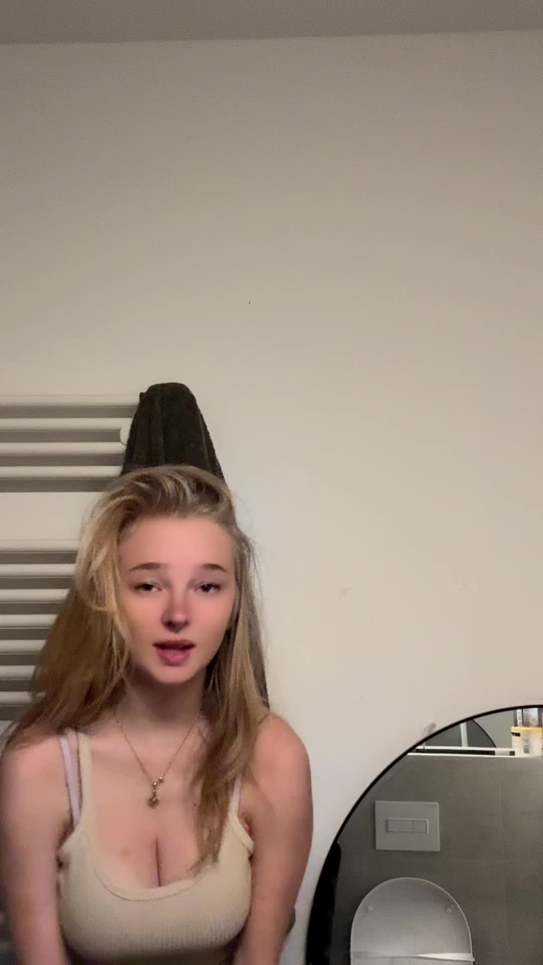 @Blonde_vivi