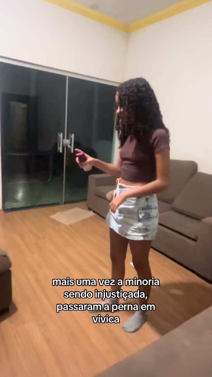 @o que vivica está fazendo??
