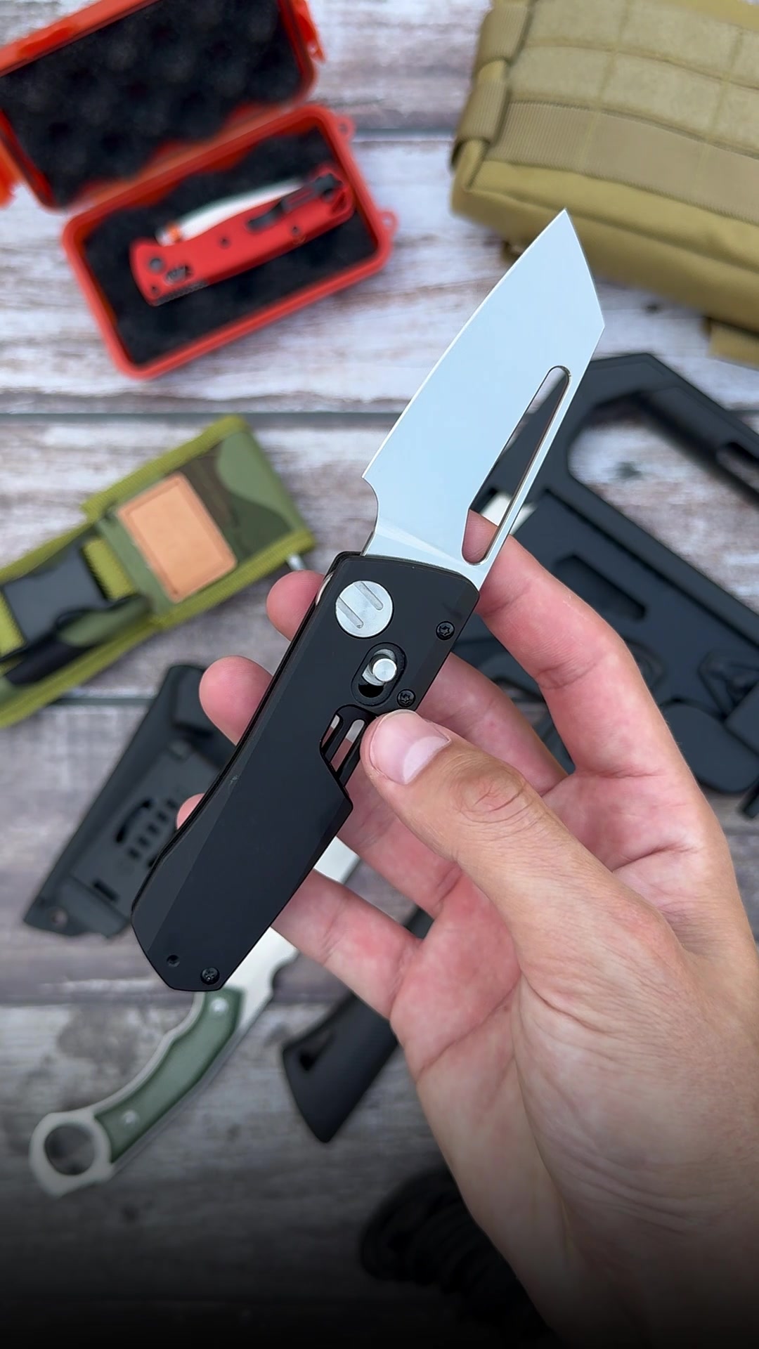 @survival.knives