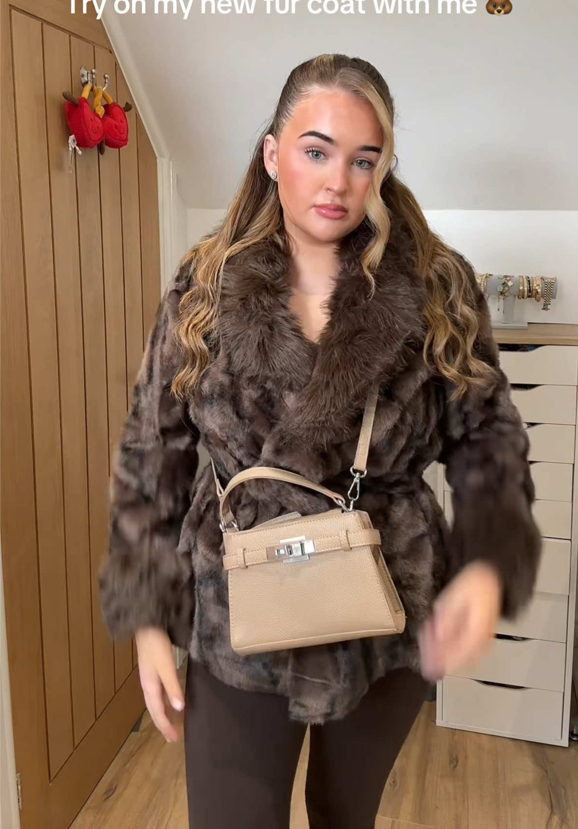 @leahellax