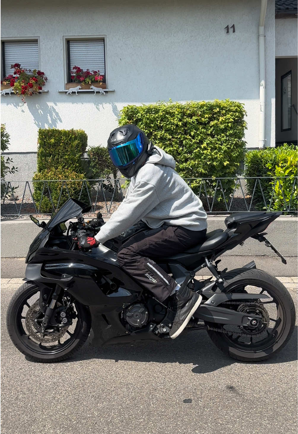 @Bikergirl