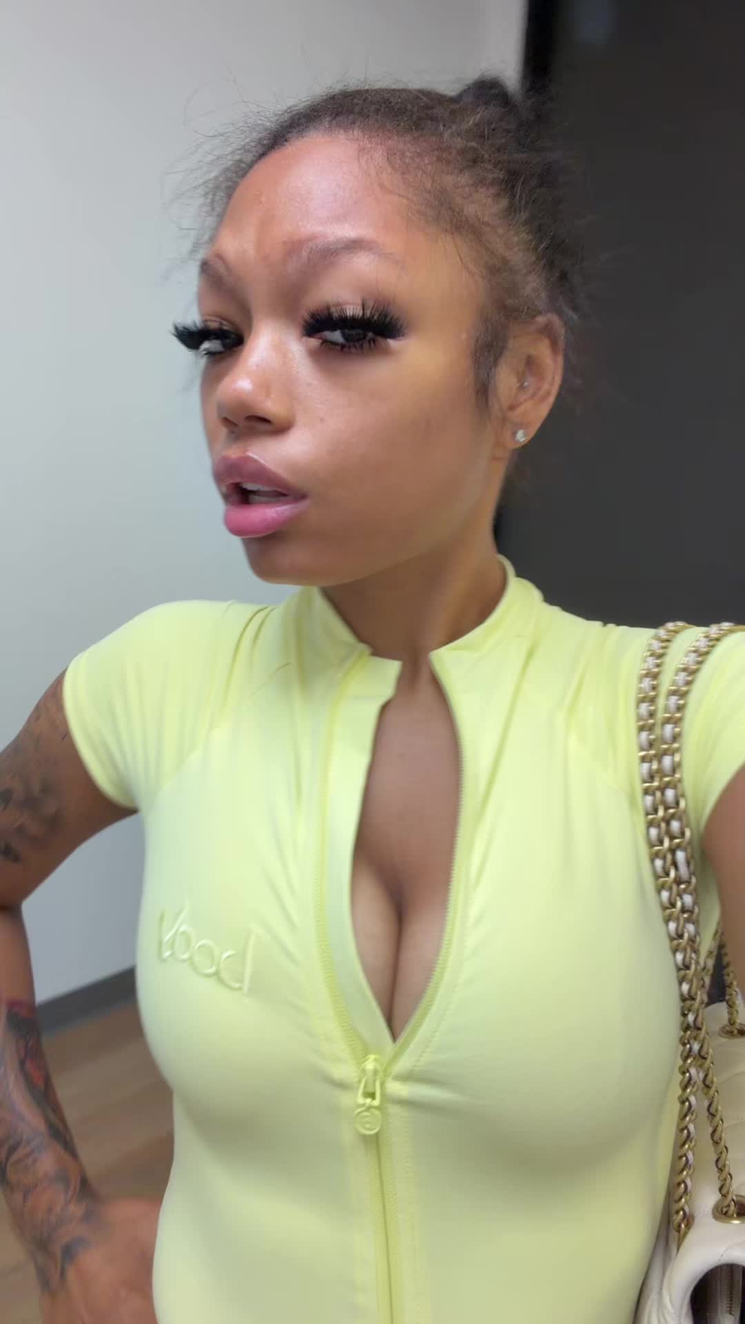 @Kmarie._