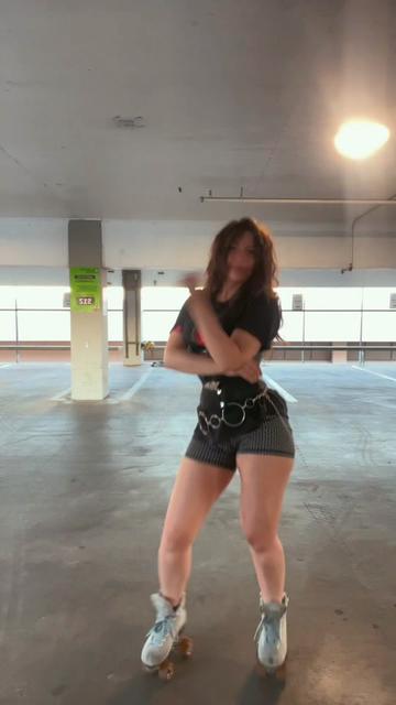 @Jada - Roller Dance Burlesque