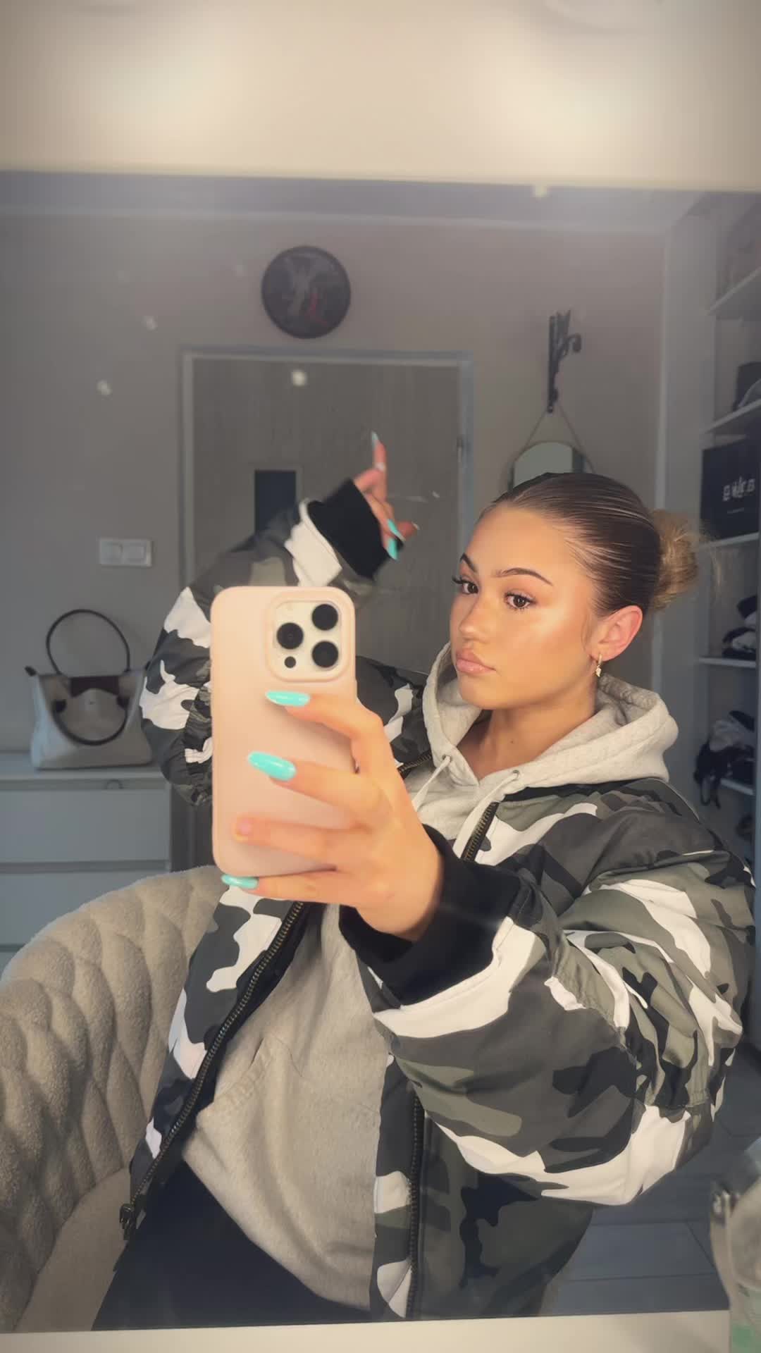 @❧
