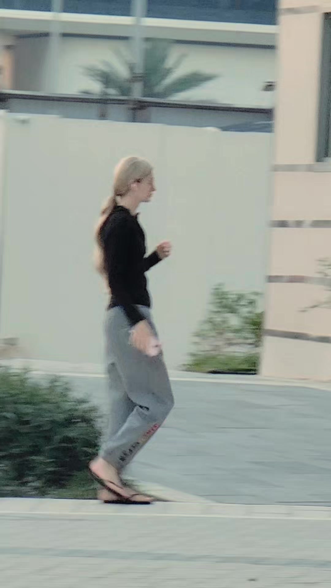 @🇦🇪MaŘiŊa ƁeÃcĤ ŴaŁk🚶♀️