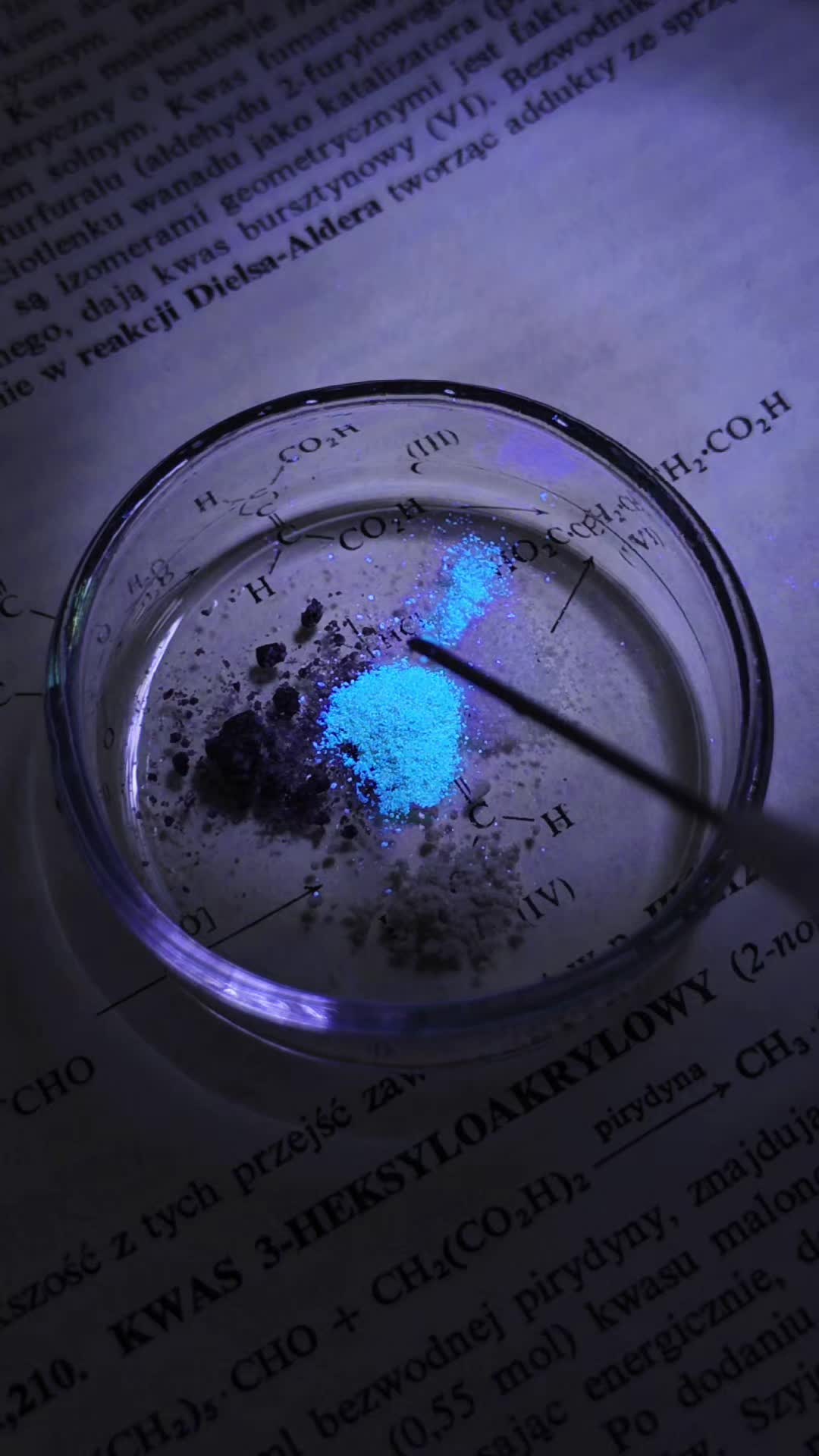 @luminescent_chemist