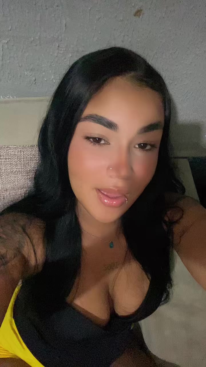 @Aninha_07