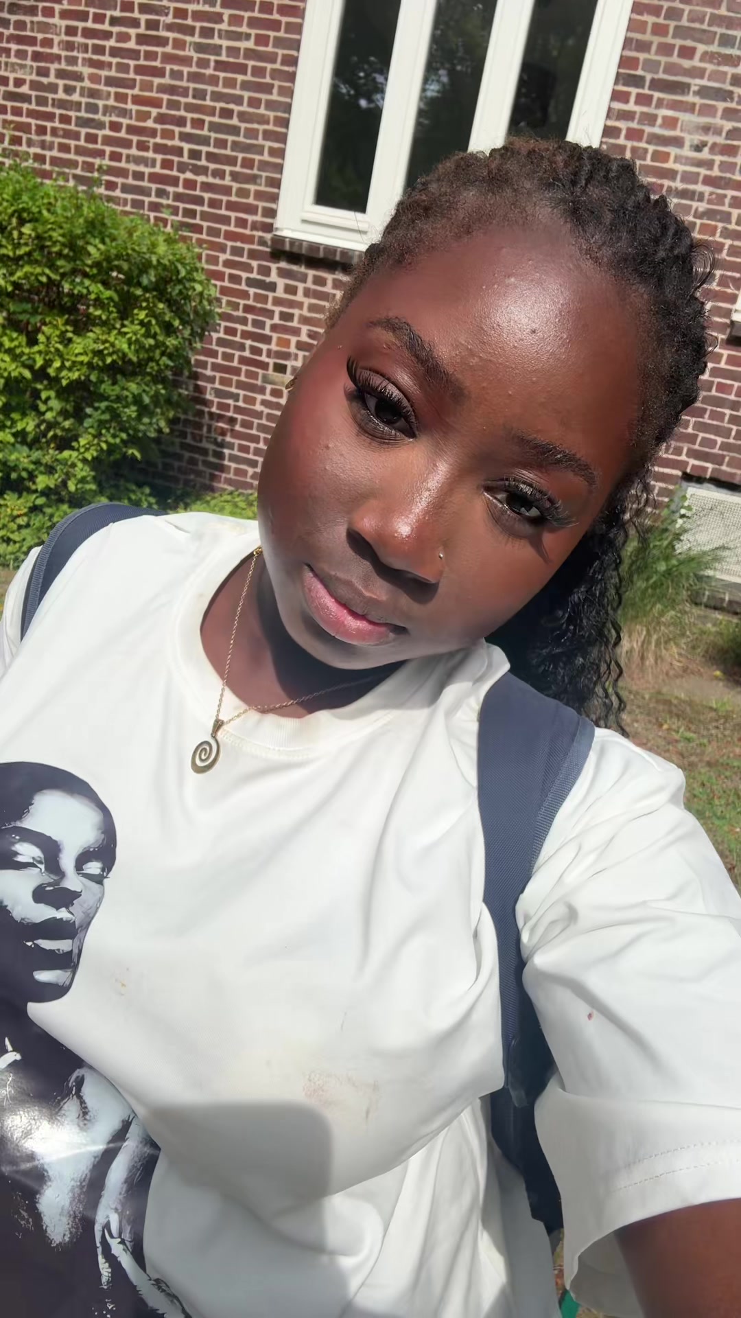 @￴