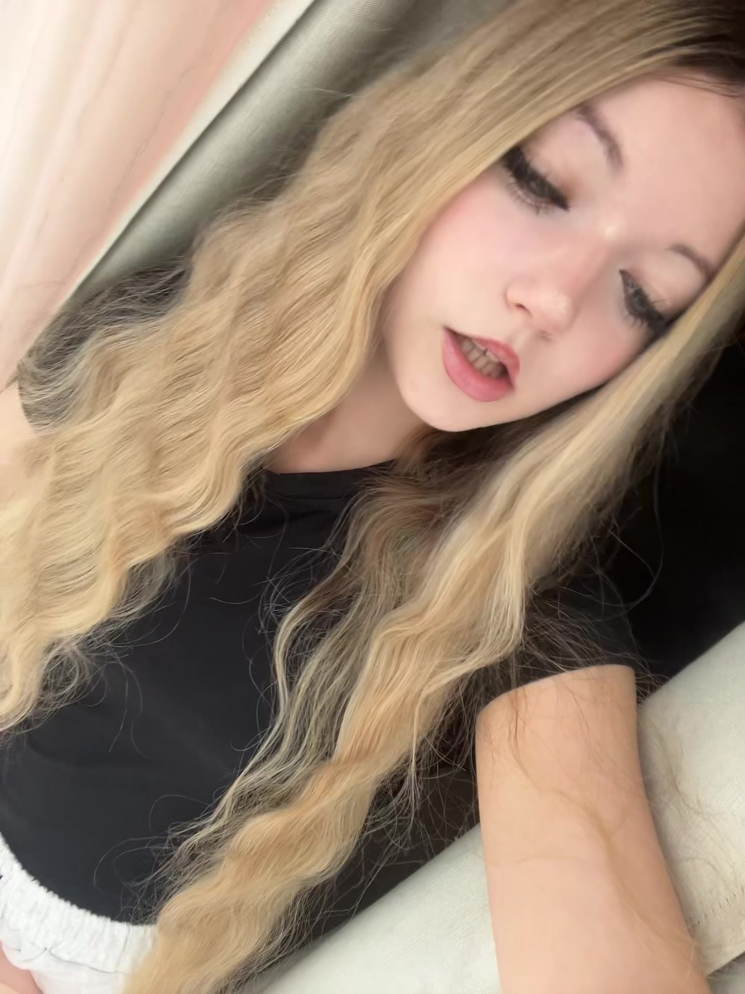 @Avrora_00