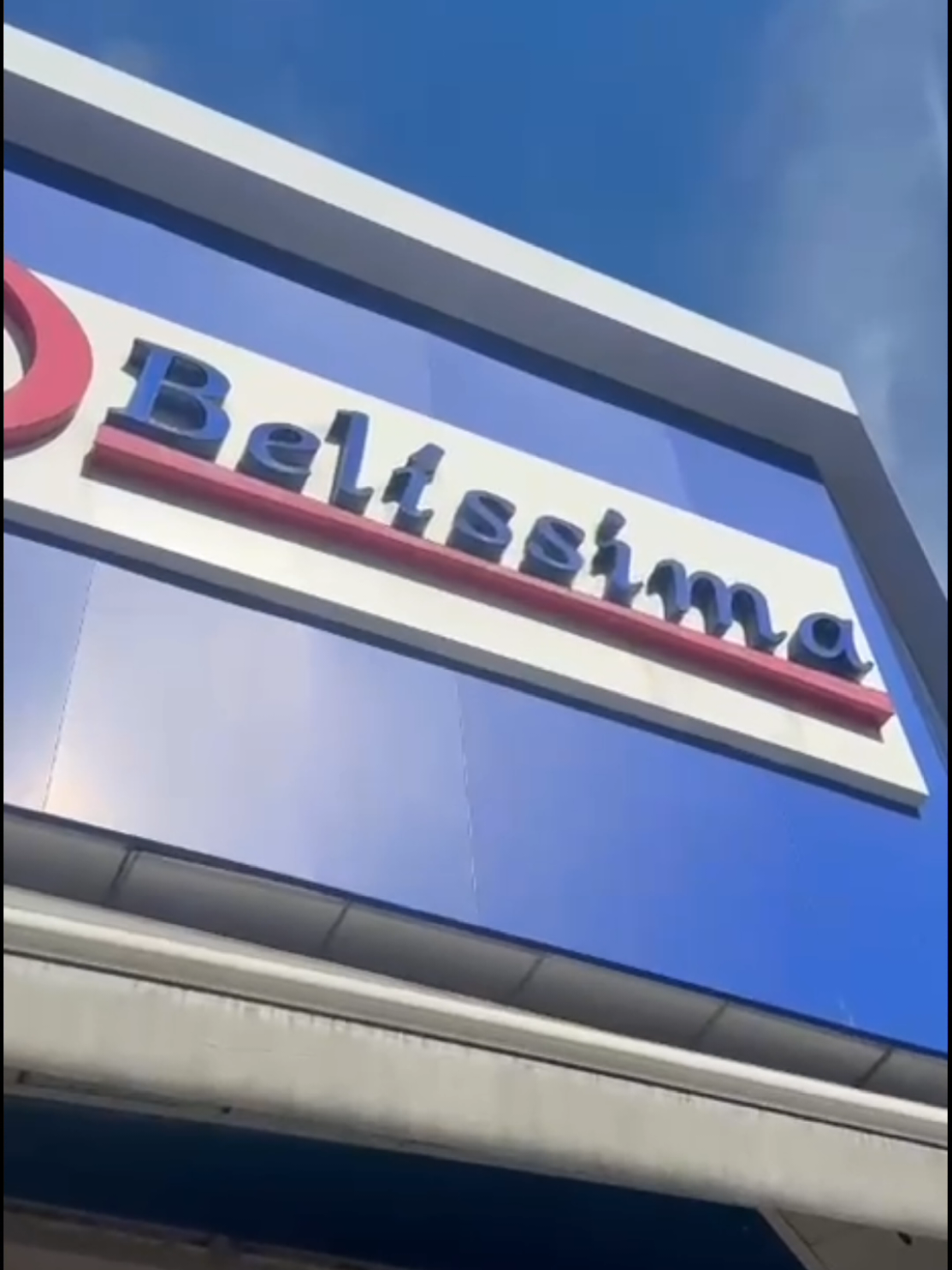 @M&ocirc;nica
