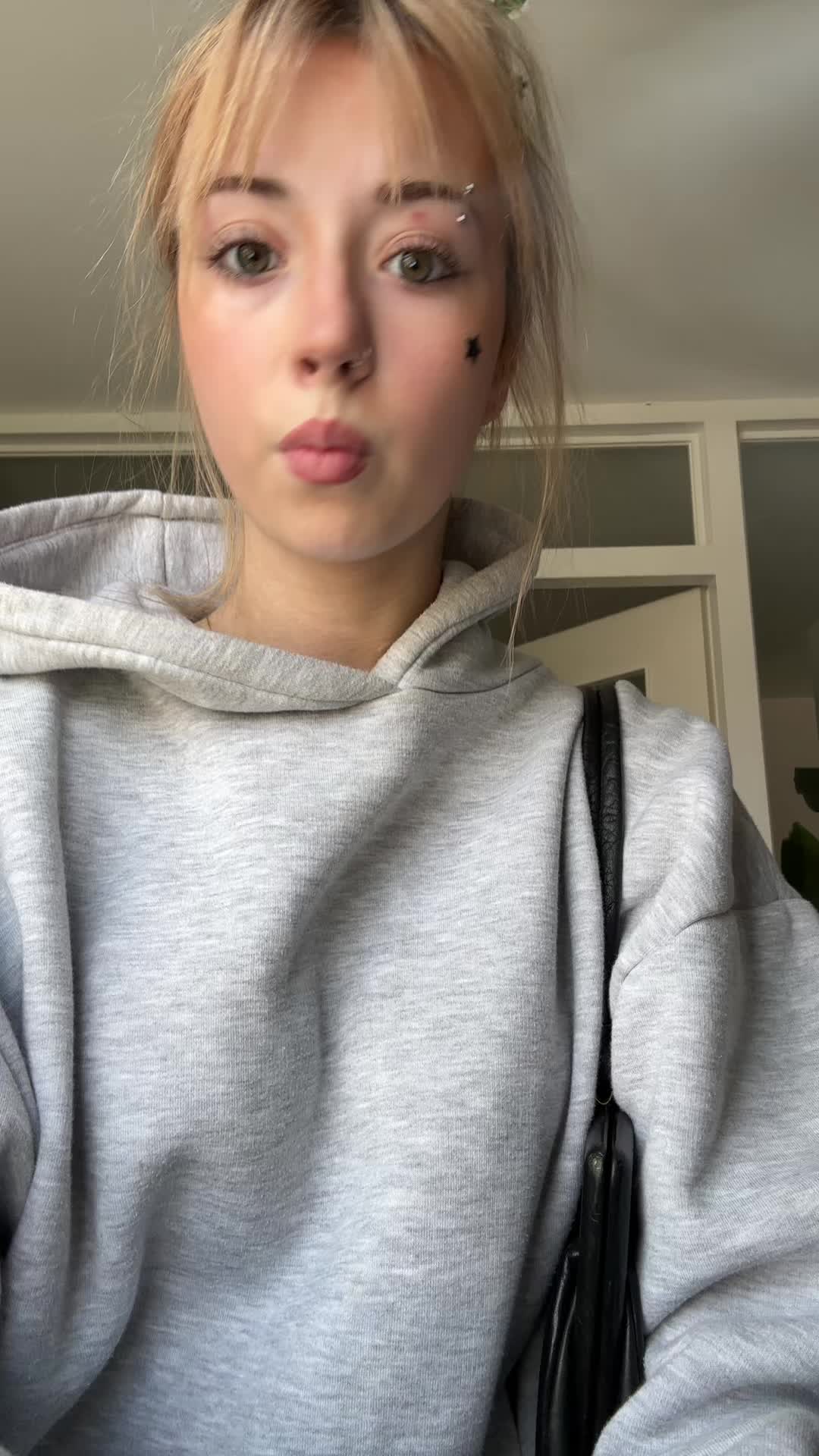 @🦄