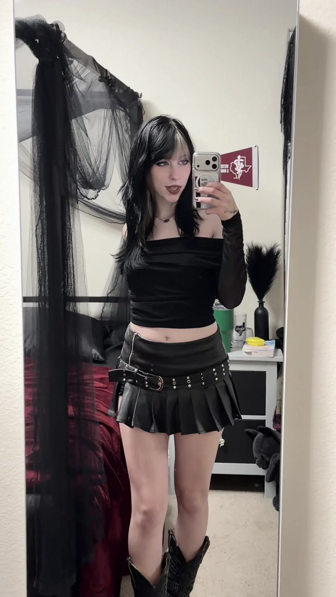 @ella メ𝟶