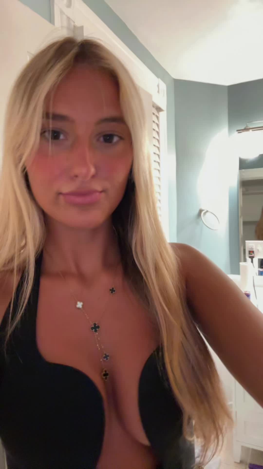 @melanieehopkinss