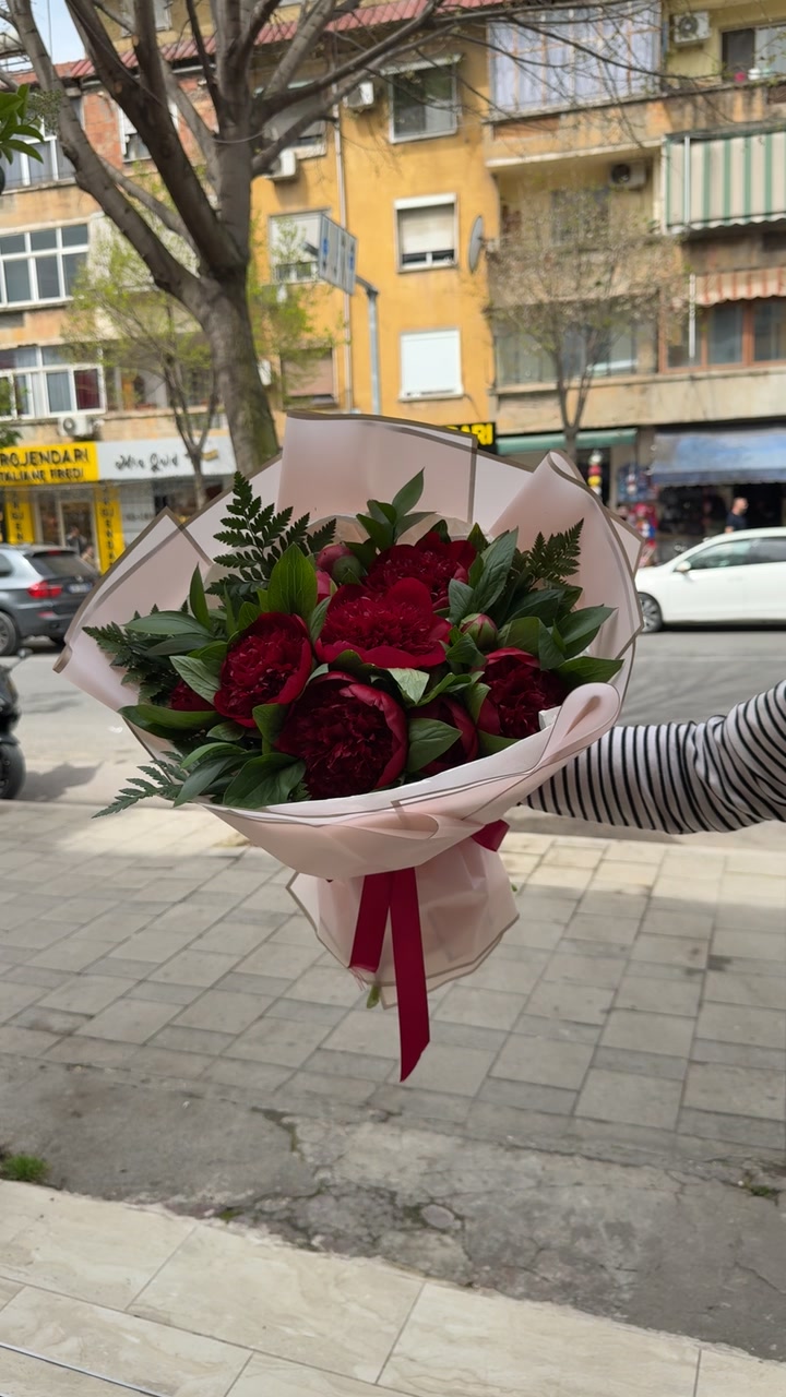 @Lona’s flowers shop