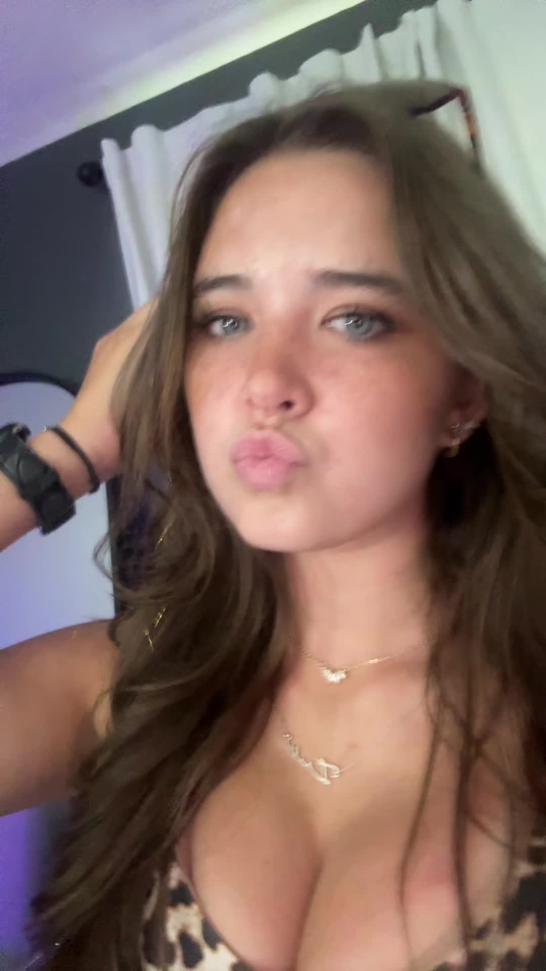 @Zailei Adkins