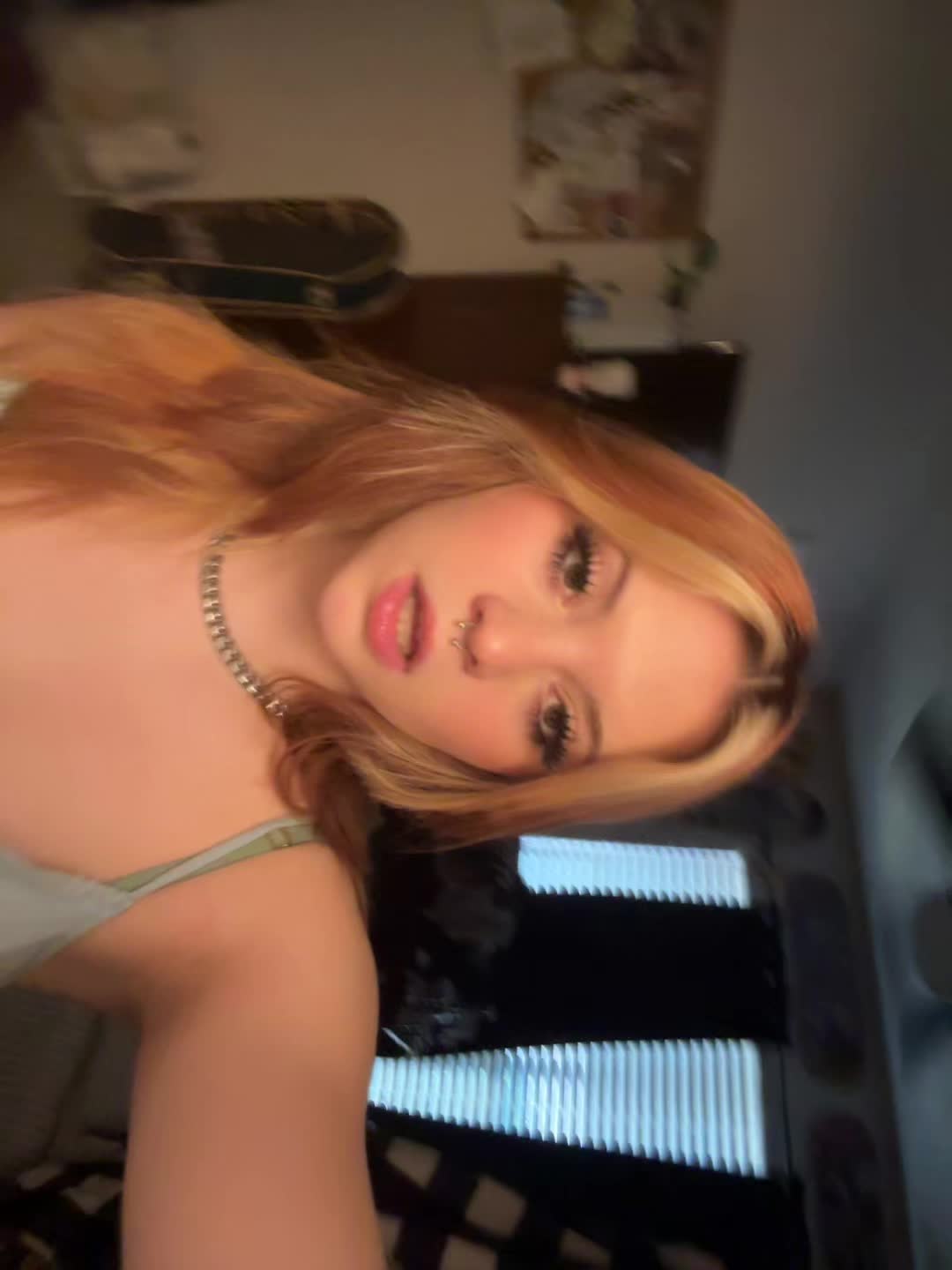 @:3