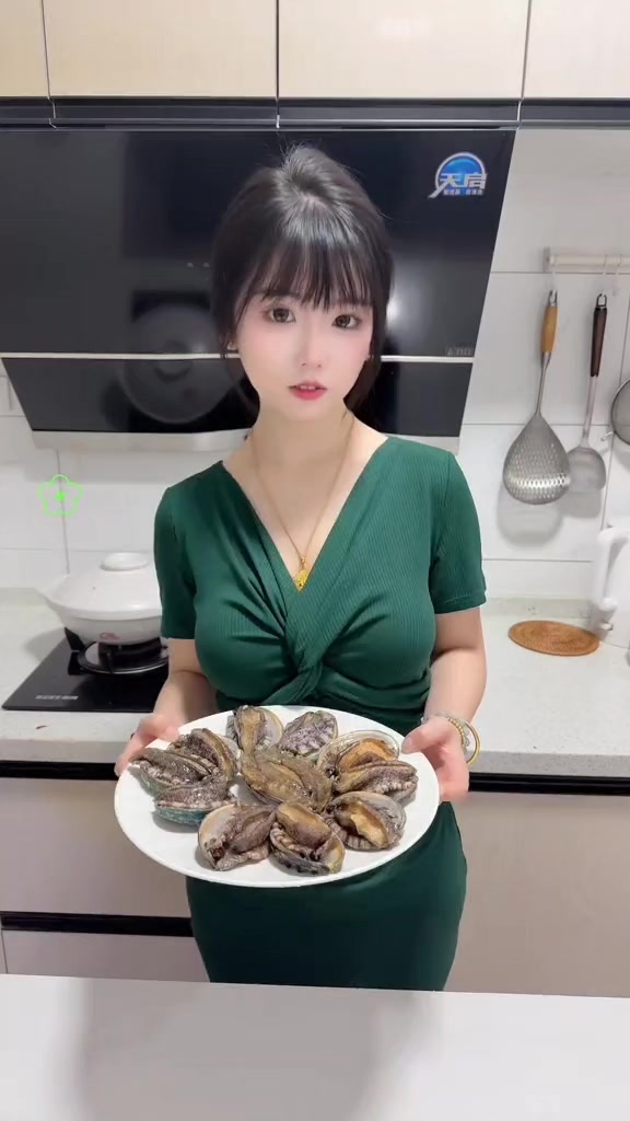 @干饭小困困