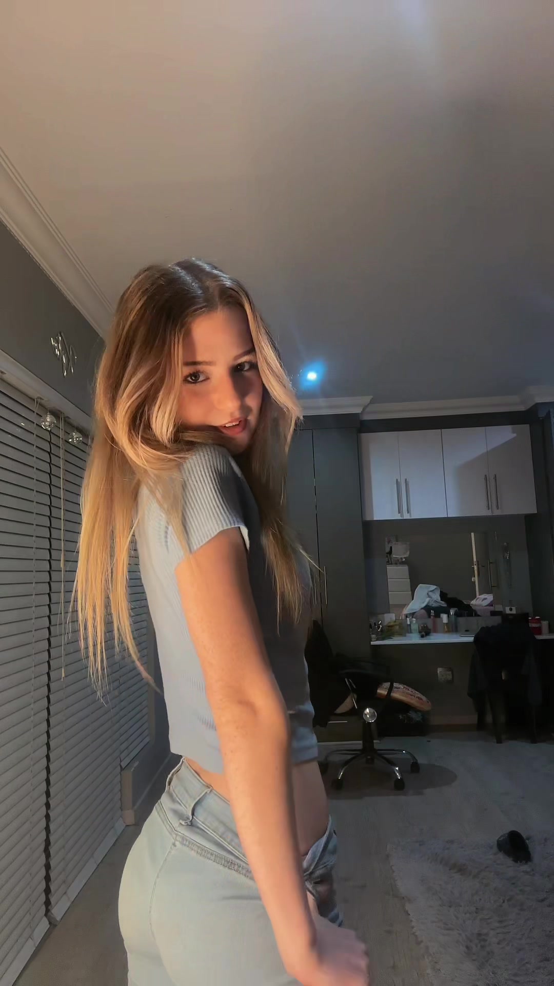 @Alice in 𝔀𝓸𝓷𝓭𝓮𝓻𝓵𝓪𝓷𝓭