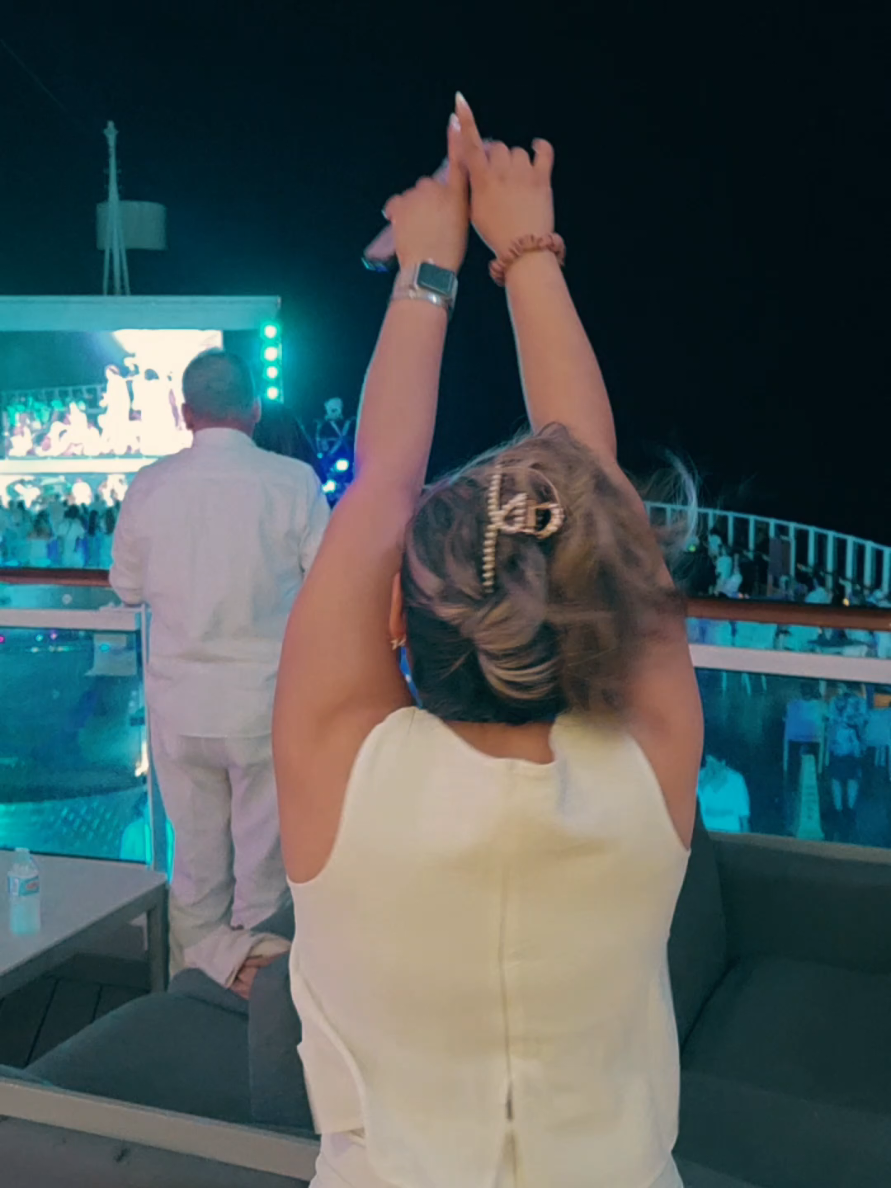 @Whit the Cruise Queen⚓️