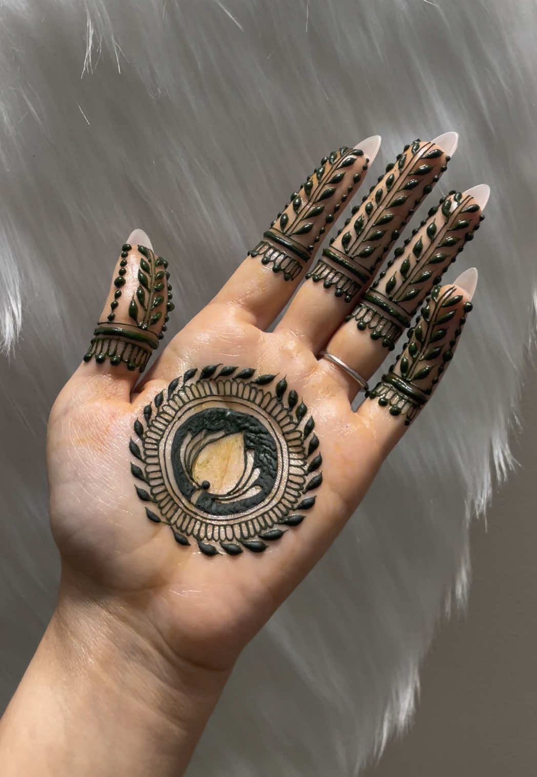 @charmsofmehandi