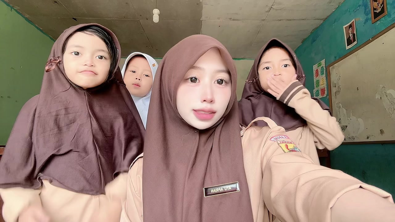 @Ayuu