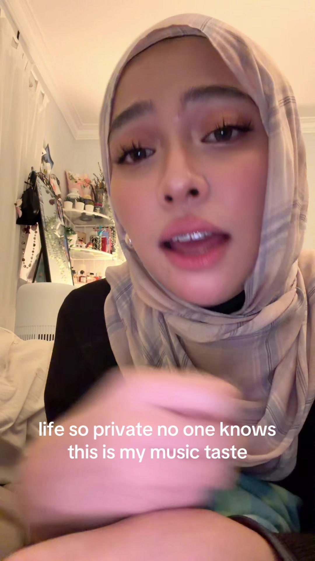 @⠀