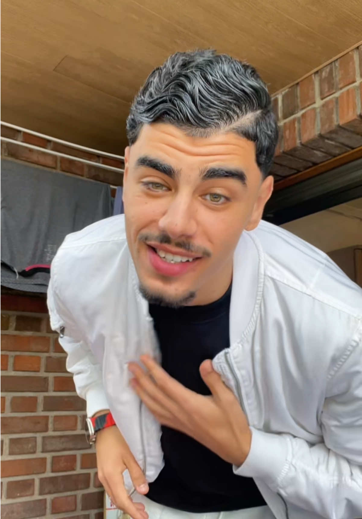 @🐺