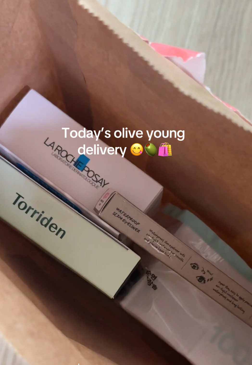 @Lyvie &bull; Seoul MUA (Hongdae)