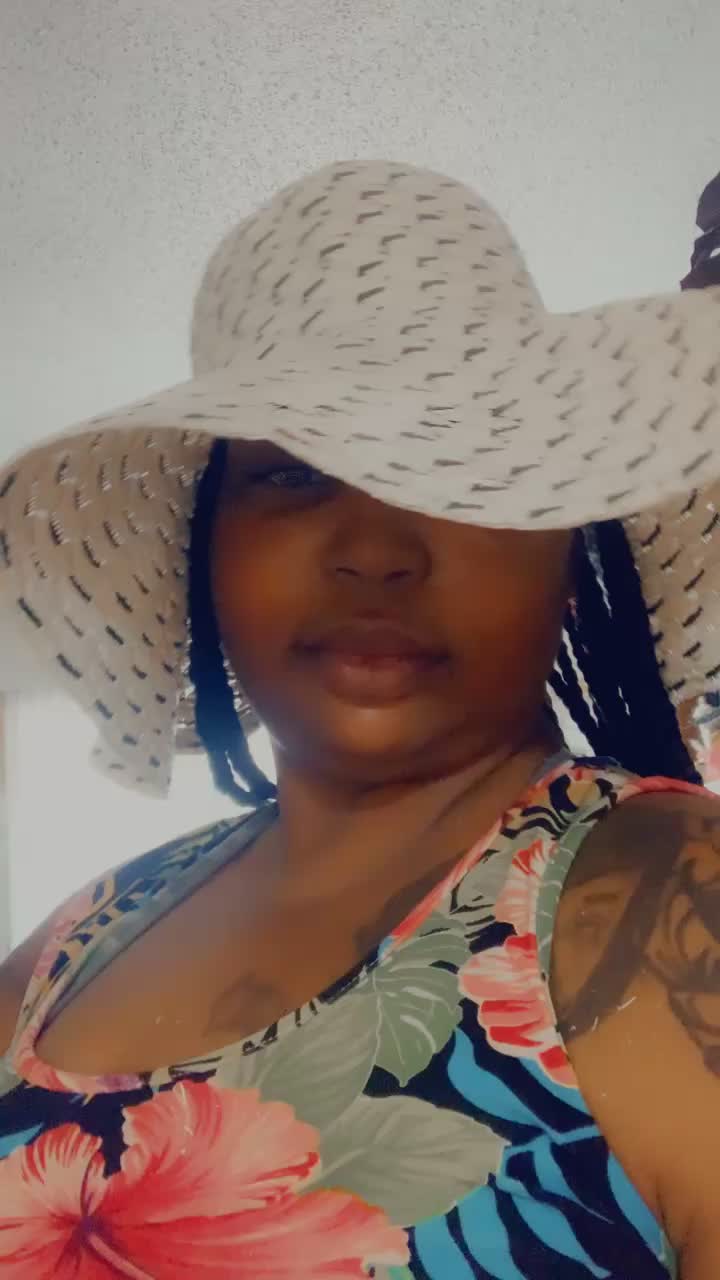 @JUICYYYTOYA