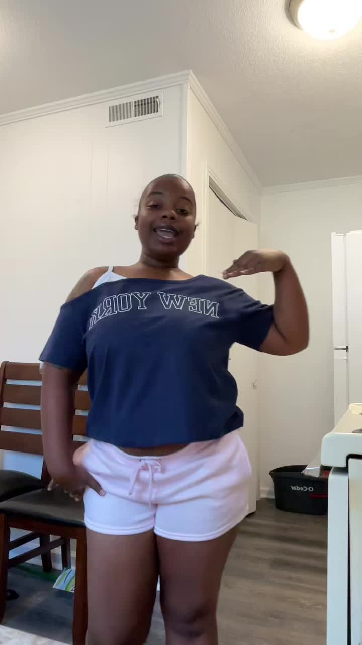 @Miss Standing on business 🗣️