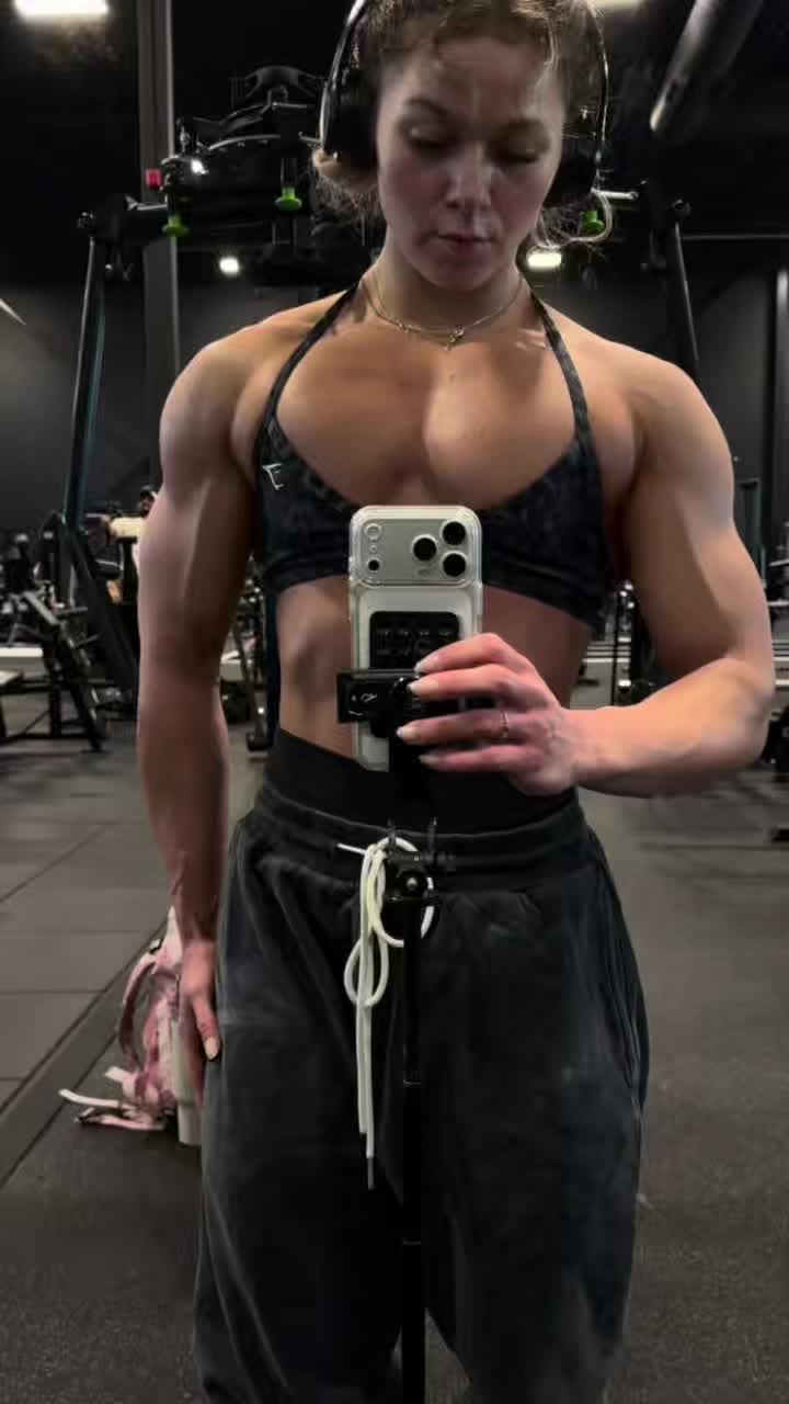 @musclegirls