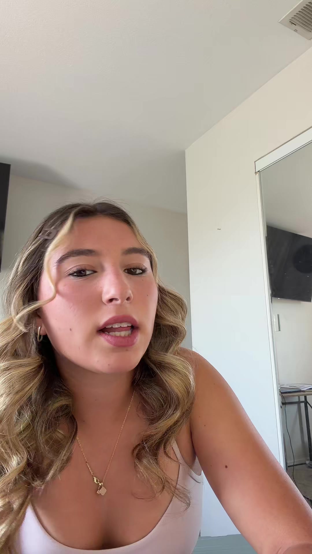 @yurlocaldumbblonde