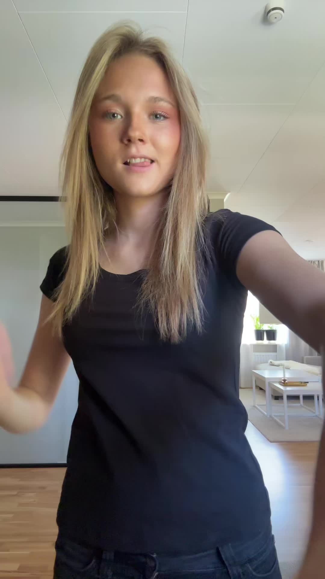 @𝘌 𝘭 𝘭 𝘦