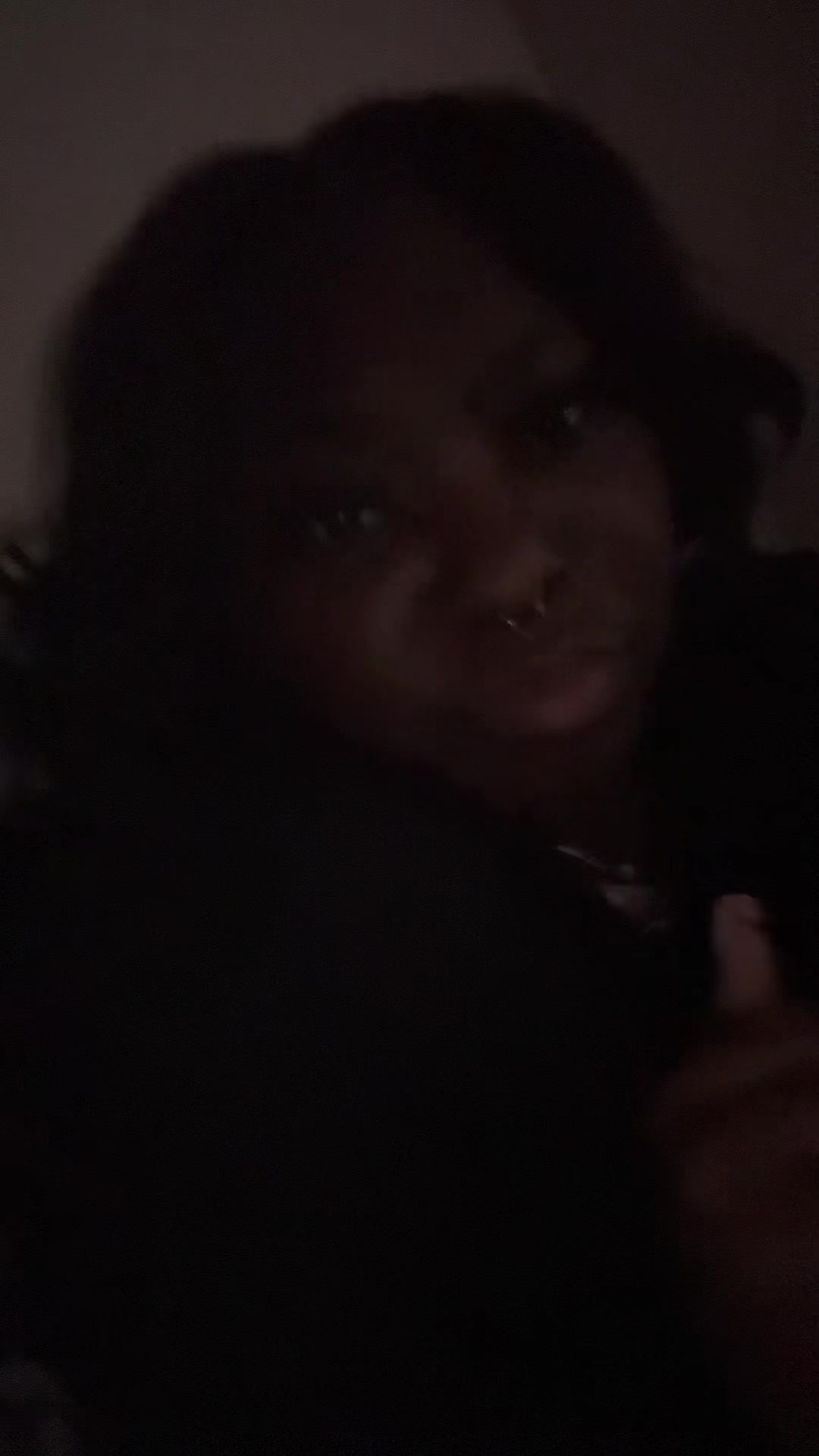 @….