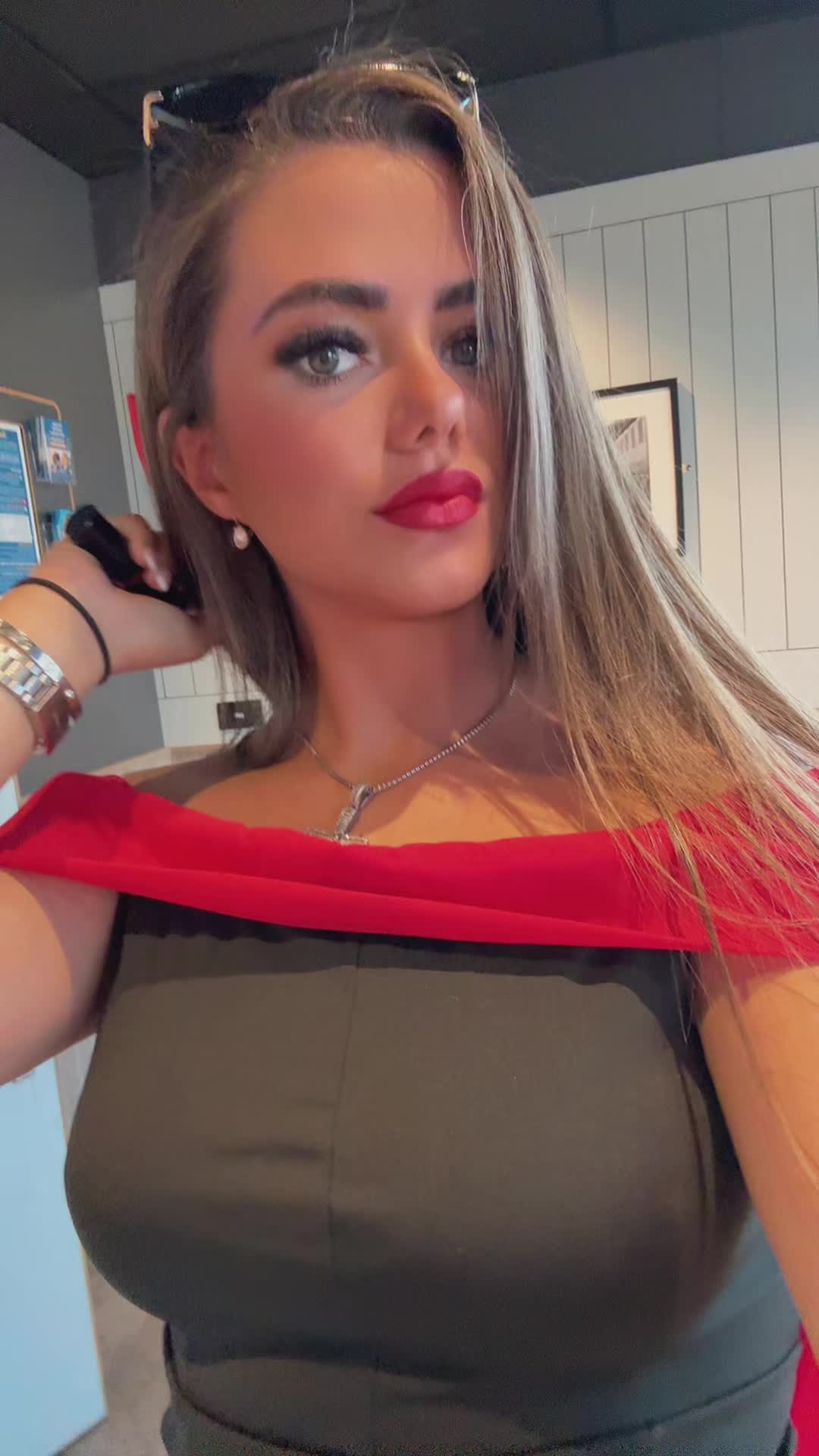 @caroline_dear_155