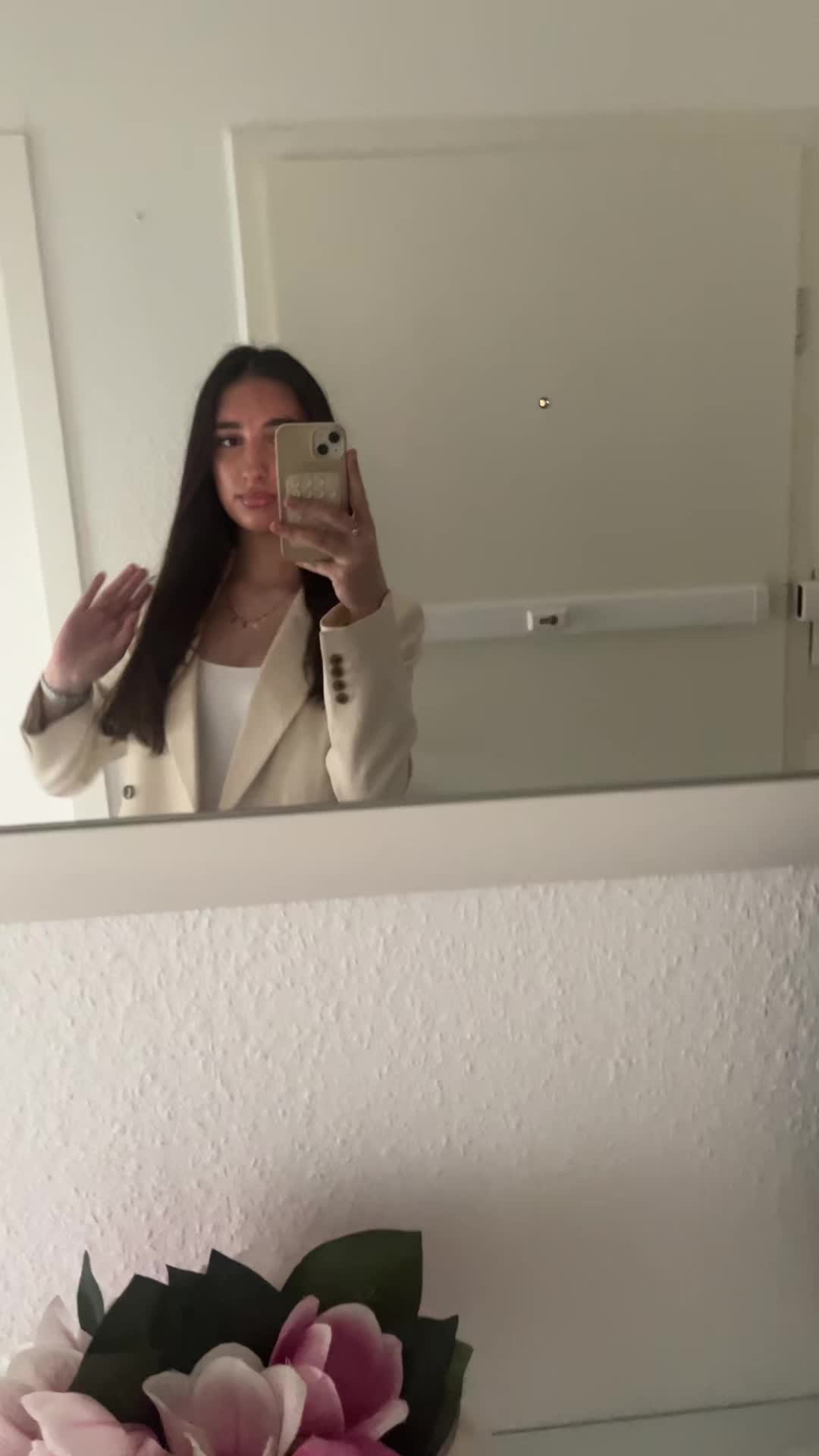 @sᴀʀᴀ